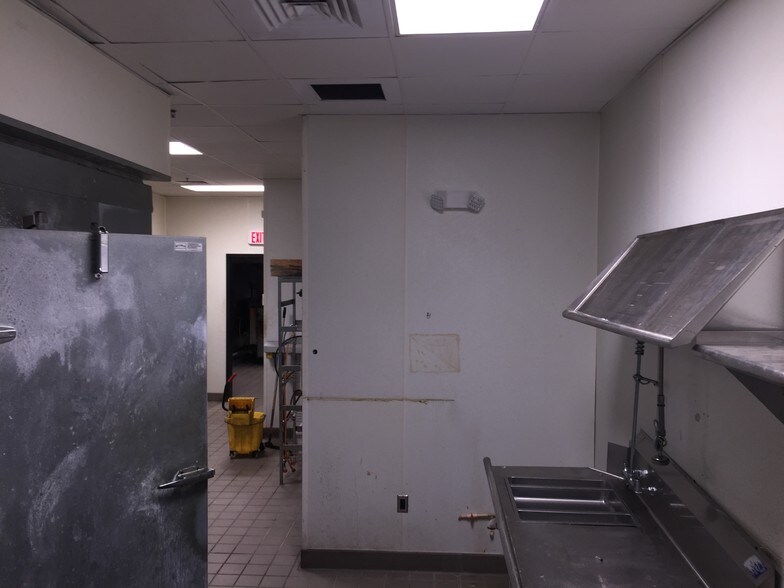 More Photos Of 3707-3733 Gulf Breeze Pky, Gulf Breeze Freestanding For Lease