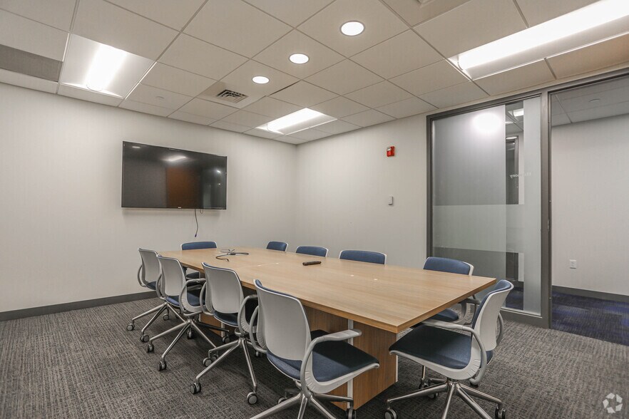 More Photos Of 132 Turnpike Rd, Southborough Office For Lease