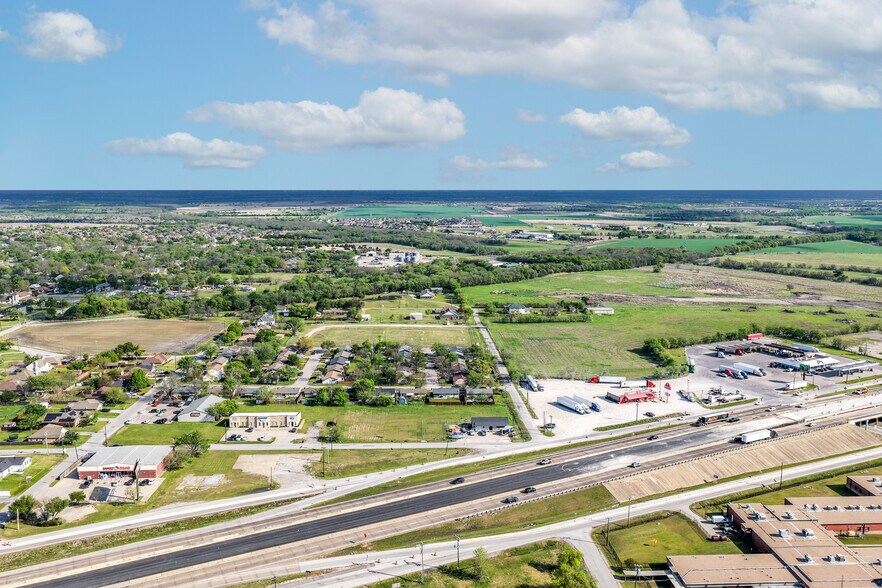 More Photos Of 720 E Lamar St, Royse City Freestanding For Sale