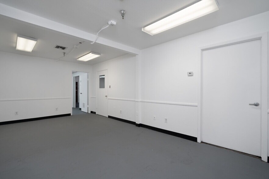 More Photos Of 320 Kentucky St, Bakersfield Manufacturing For Sale