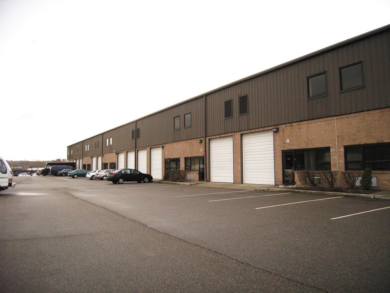 More Photos Of 211 Gates Rd, Little Ferry Flex For Lease