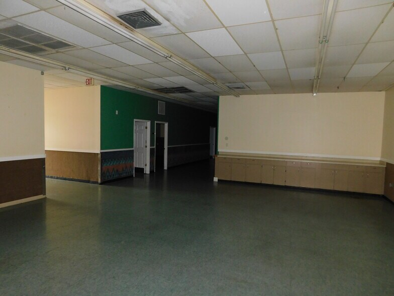 More Photos Of 813 N Lake Parker Ave, Lakeland Freestanding For Lease