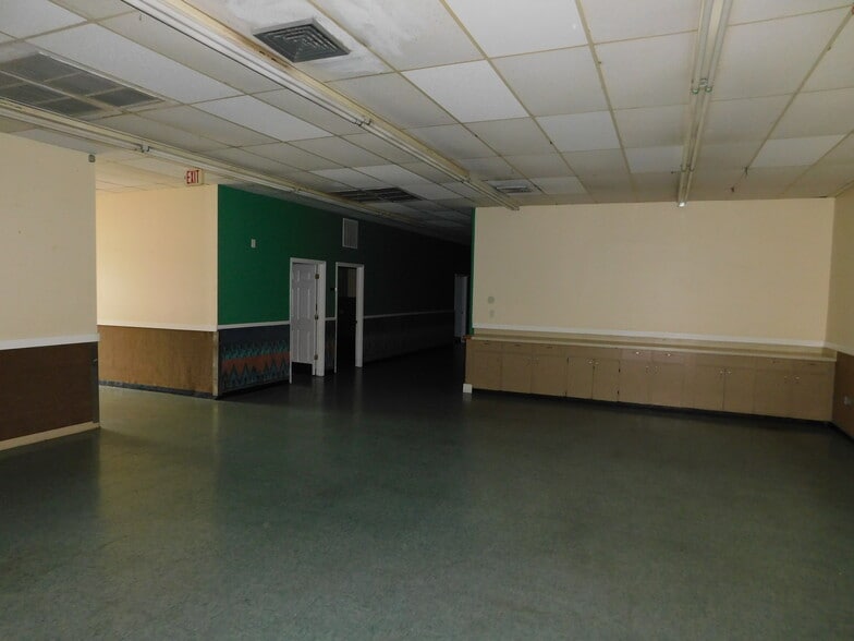 More Photos Of 813 N Lake Parker Ave, Lakeland Freestanding For Lease