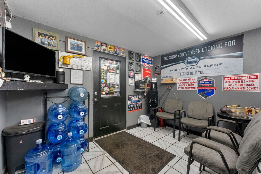 More Photos Of 1814 S Parsons Ave, Seffner Auto Dealership For Sale