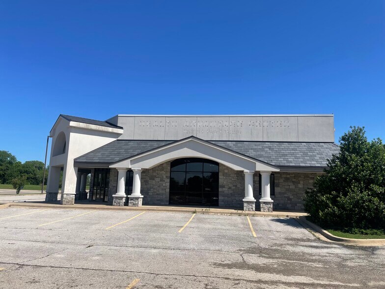 More Photos Of 1202 Brookview Dr, Ardmore Storefront Retail Office For Sale