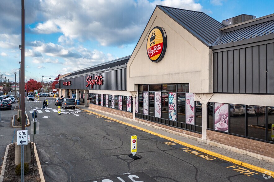 Primary Photo Of 70-76 Central Ave, Clark Supermarket For Lease