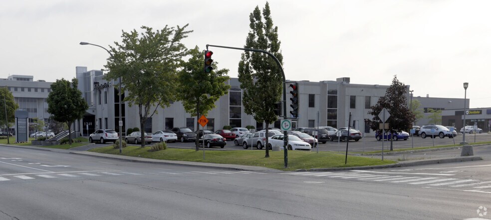 More Photos Of 1240 Av Beaumont, Mt Royal Office For Lease