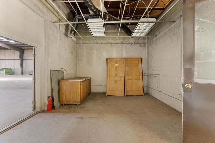 More Photos Of 1342 W Industrial Rd, Cedar City Warehouse For Lease