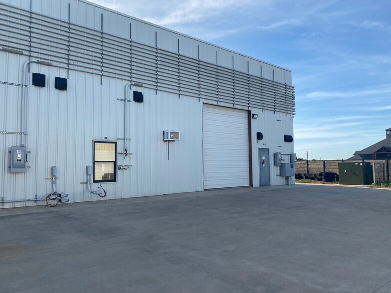 More Photos Of 4204 28th Ave NW, Norman Industrial For Lease
