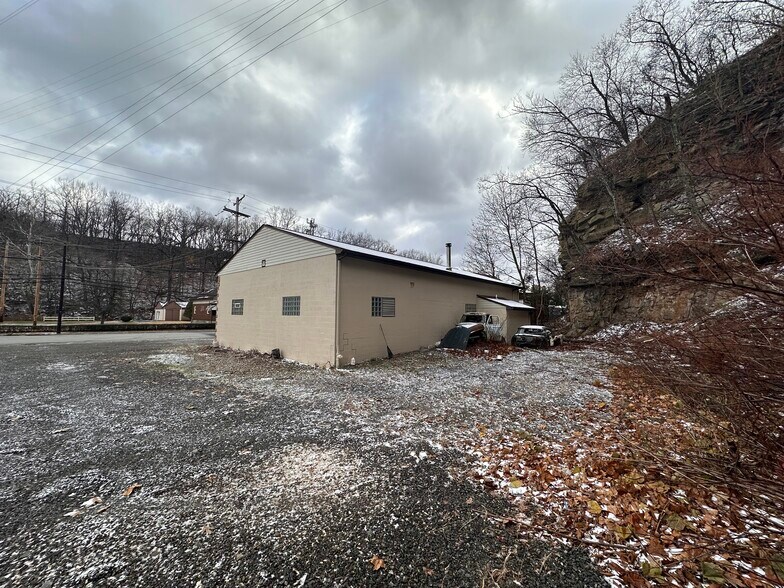 More Photos Of 1235 Evergreen Rd, Pittsburgh Auto Repair For Sale