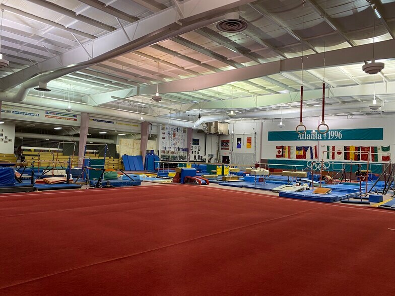More Photos Of 2051 Fairport Nine Mile Point Rd, Penfield Freestanding For Lease