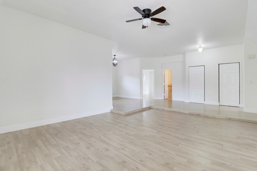 More Photos Of 1426 N Federal Hwy, Lake Worth Beach Office Residential For Lease