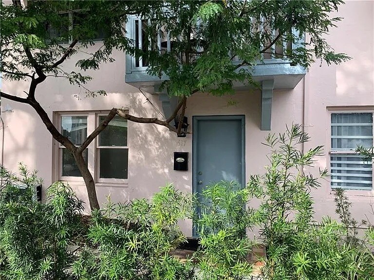 More Photos Of 615 NE 76th St, Miami Restaurant For Sale