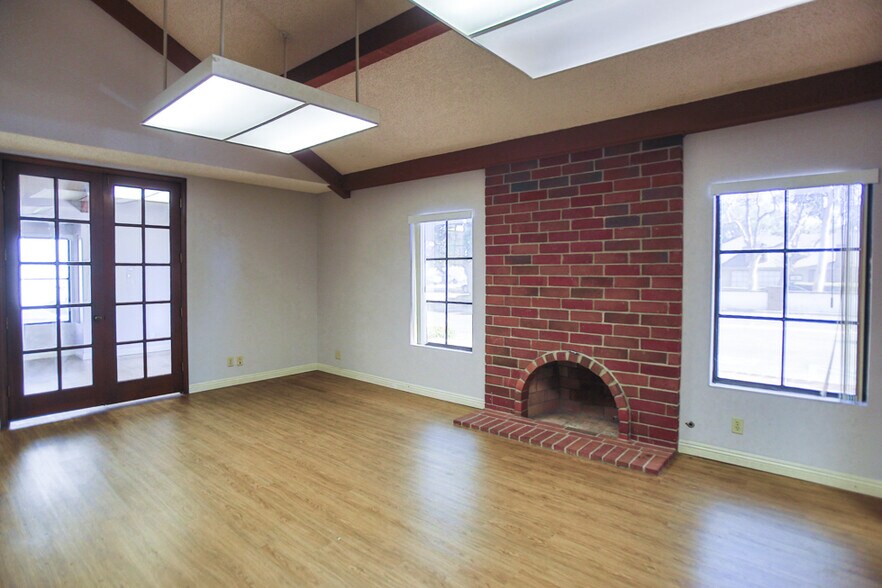 More Photos Of 1810 E 17th St, Santa Ana Medical For Lease