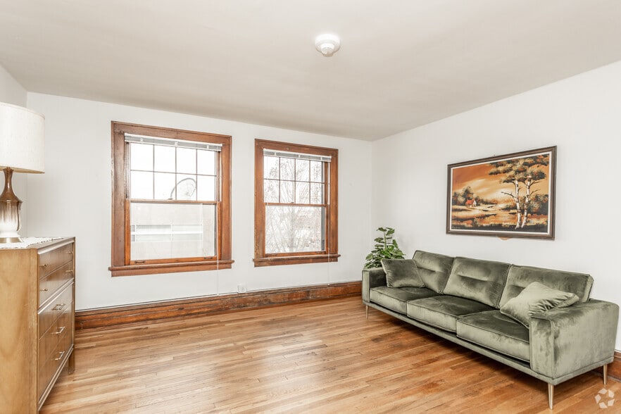 More Photos Of 1729 Grand Ave, Des Moines Apartments For Sale