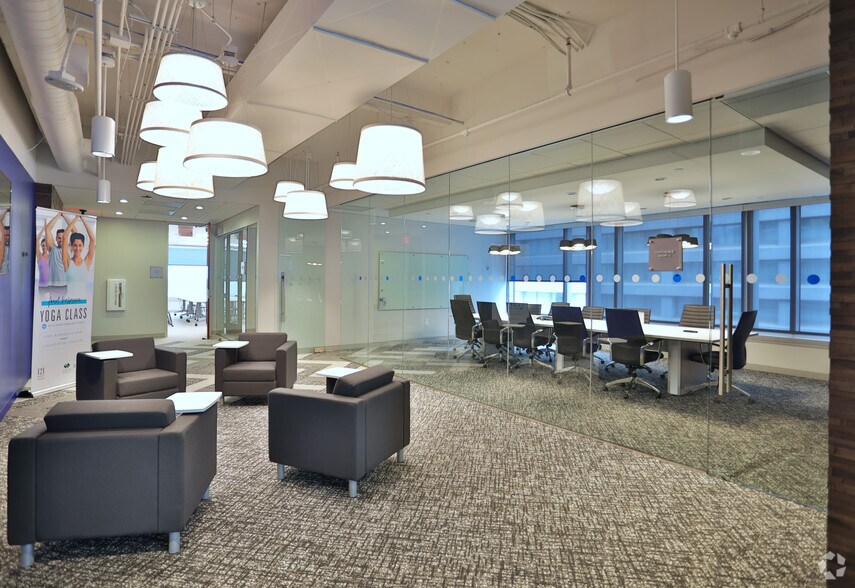 More Photos Of 121 W Trade St, Charlotte Office For Sale