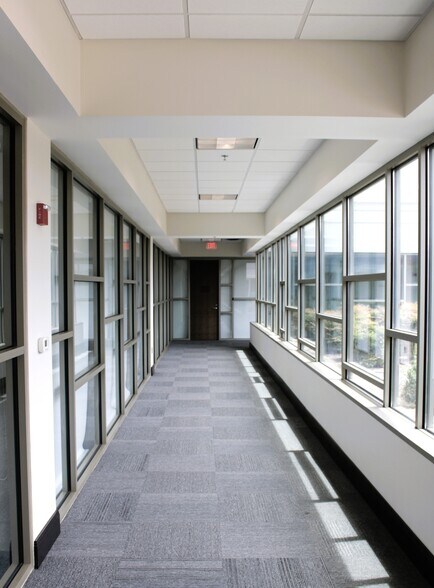 More Photos Of 125 W Washington St, Athens Office For Lease