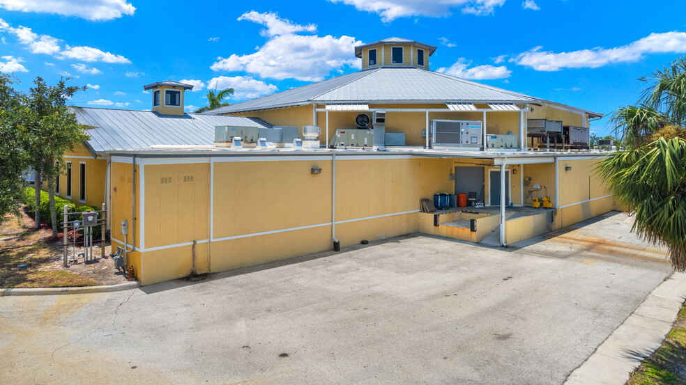 More Photos Of 17650 San Carlos Blvd, Fort Myers Supermarket For Sale