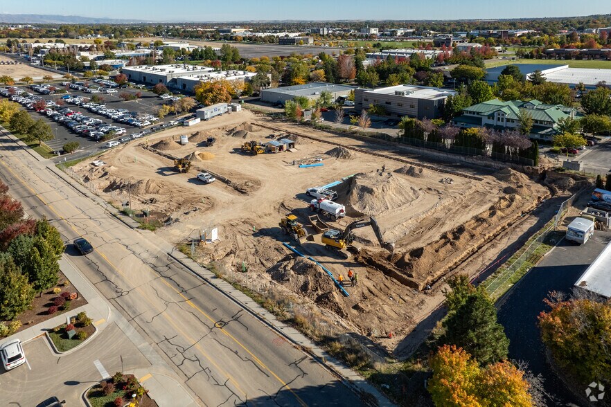 More Photos Of 425 E Watertower Ln, Meridian Flex For Lease