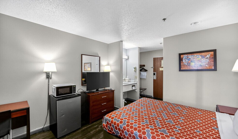 More Photos Of 2200 N Main St, Princeton Hotel For Sale