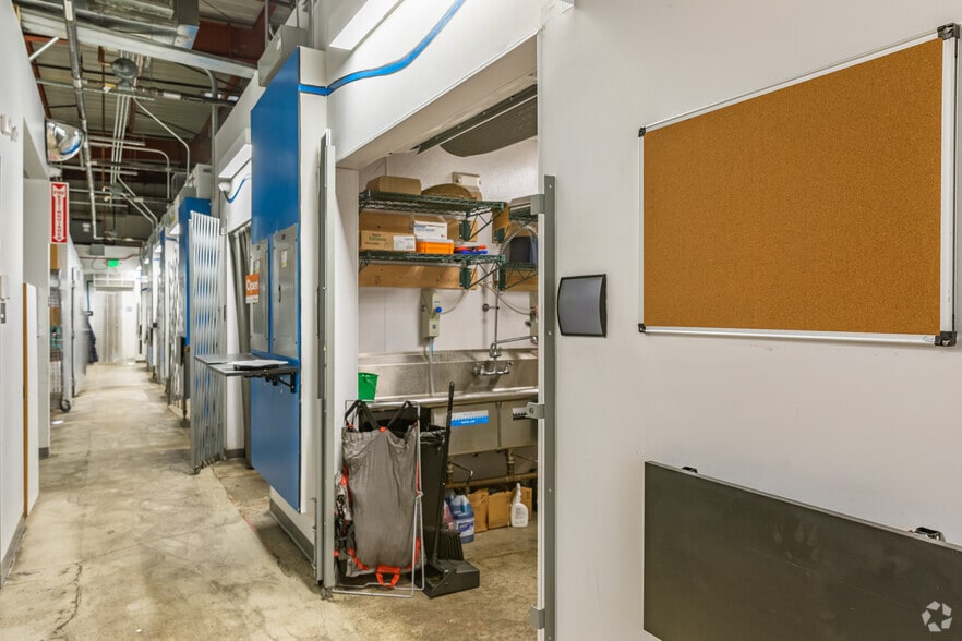 More Photos Of 2707 Boston Ave, San Diego Warehouse For Lease