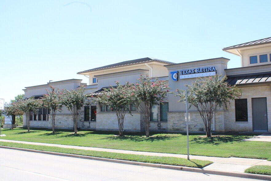 More Photos Of 3324 Colorado Blvd, Denton Office For Lease