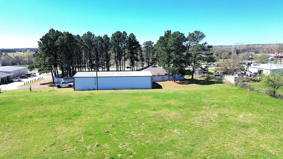 More Photos Of 3433 E Highway 199, Springtown Flex For Sale