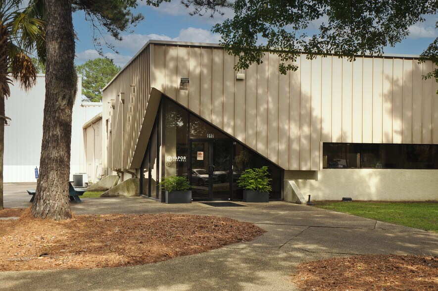 Primary Photo Of 917 Commerce Cir, Hanahan Warehouse For Sale