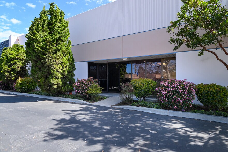 Primary Photo Of 2368 Eastman Ave, Ventura Distribution For Sale