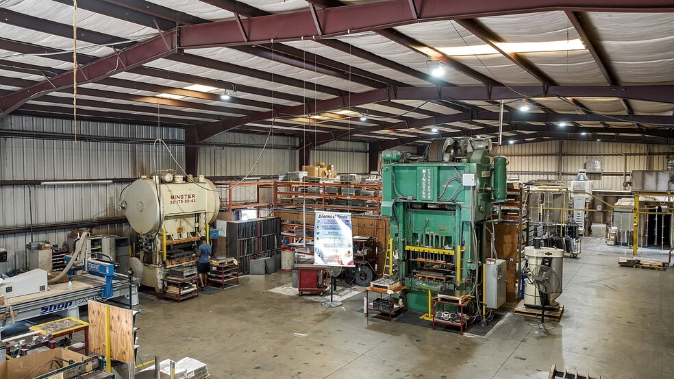 More Photos Of 2005 60th Pl E, Bradenton Industrial For Sale