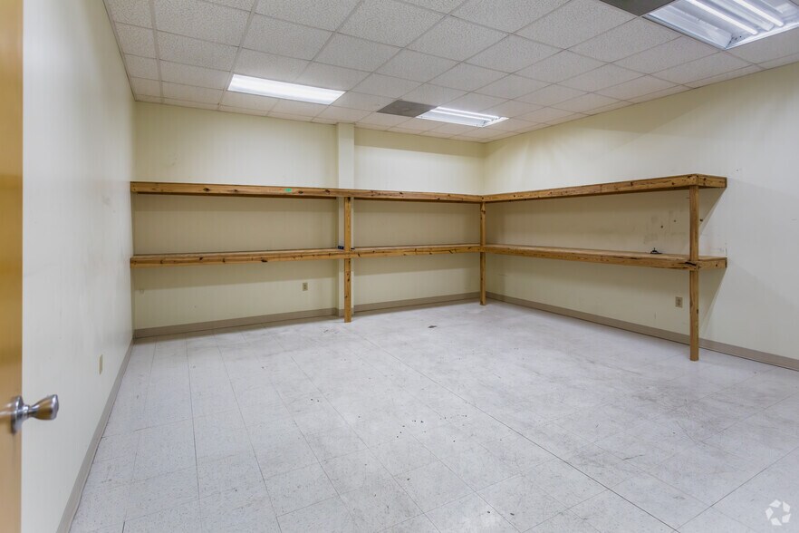 More Photos Of 2395 Harrison St, Batesville Department Store For Sale