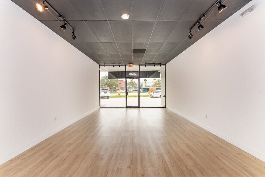 More Photos Of 2139-2141 Siesta Dr, Sarasota Storefront For Lease