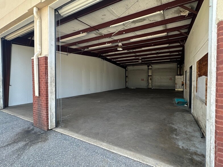 More Photos Of 7560 Kayne Blvd, Columbus Showroom For Lease