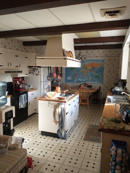 More Photos Of 2 Blue Hill Rd, Hancock Hotel For Sale