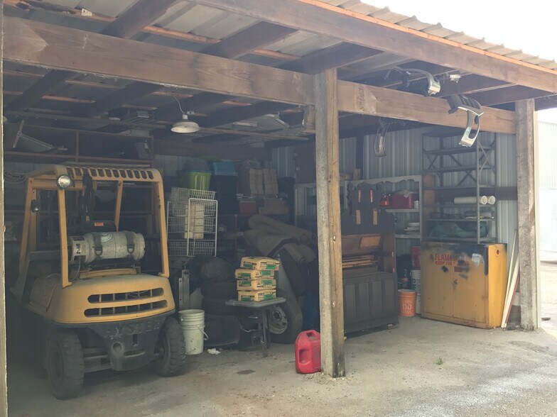 More Photos Of 1409 I-45 Fwy, Conroe Industrial For Lease