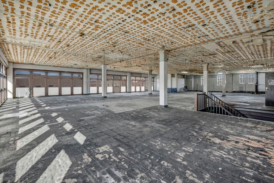 More Photos Of 112-130 Erie St S, Massillon Office For Sale