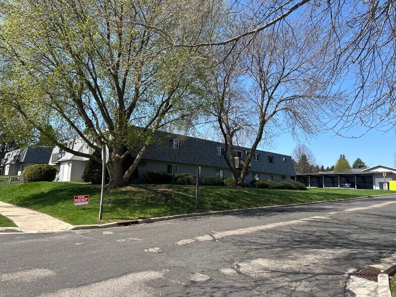 Primary Photo Of 201 Weed St, Fox Lake Apartments For Sale