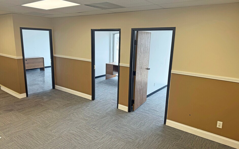 More Photos Of 24450 Evergreen Rd, Southfield Office For Sale