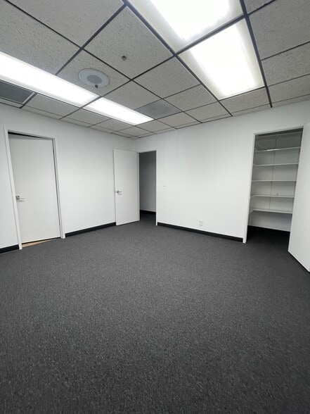 More Photos Of 19428-19434 Business Center Dr, Northridge Warehouse For Lease