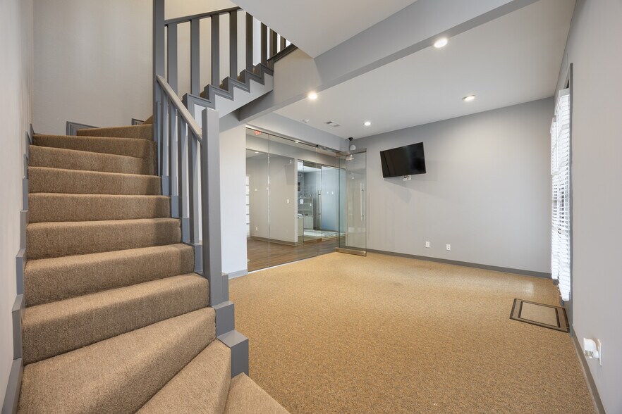 More Photos Of 259 Ranch Trl, Rockwall Office For Lease