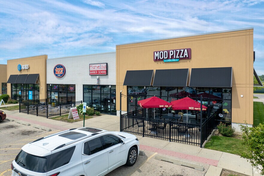 More Photos Of 970-988 S Waukegan Rd, Waukegan Freestanding For Lease