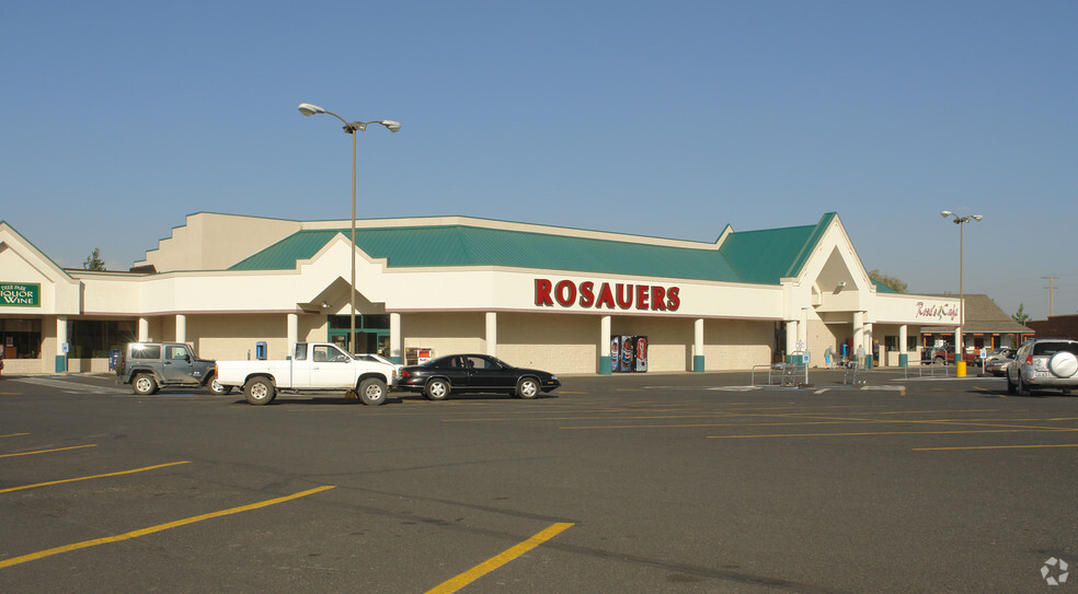 Primary Photo Of 603 S Fir Ave, Deer Park Supermarket For Lease