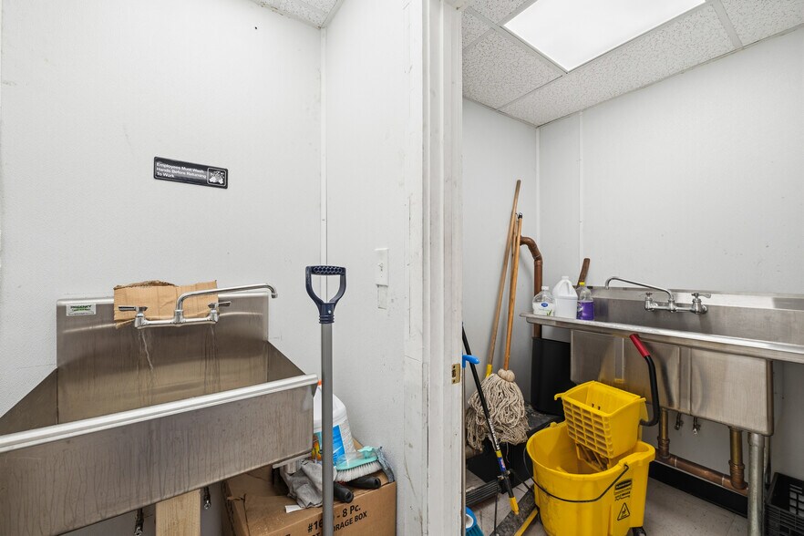 More Photos Of 47 Chelmsford St, Chelmsford Storefront Retail Residential For Sale