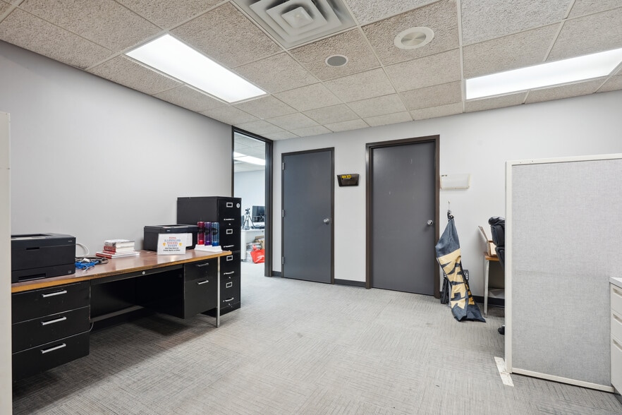 More Photos Of 512 Jefferson Street, Waterloo Office Residential For Sale