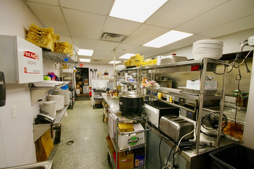 More Photos Of 4412 Manchester Dr, Rockford Restaurant For Sale