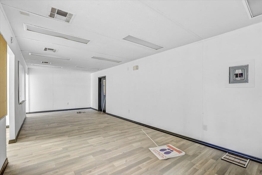 More Photos Of 11309 E US Highway 92, Seffner Warehouse For Sale