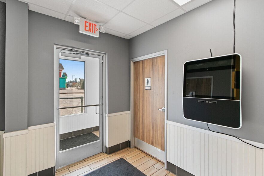 More Photos Of 31 S Wisconsin Dells Pky, Lake Delton Freestanding For Sale