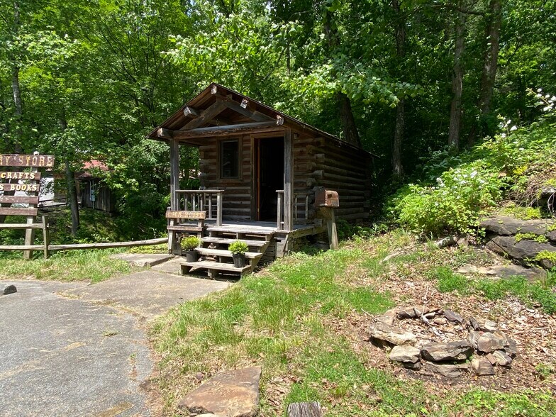 More Photos Of 15303 Midland Trl, Ansted Freestanding For Sale