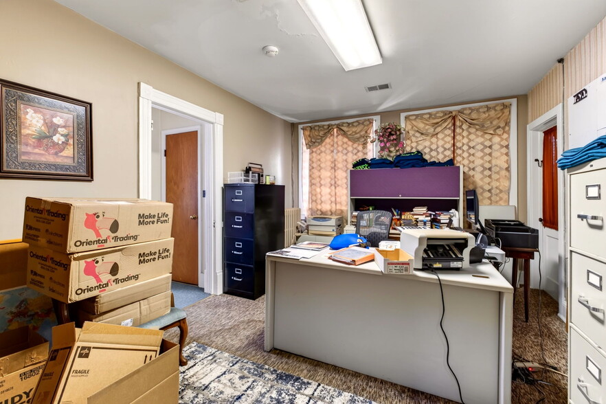 More Photos Of 162-166 N Main St, Broadway Office For Sale
