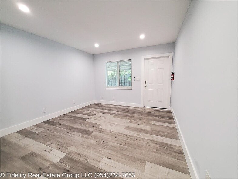 More Photos Of 2432 Sherman St, Hollywood Apartments For Sale